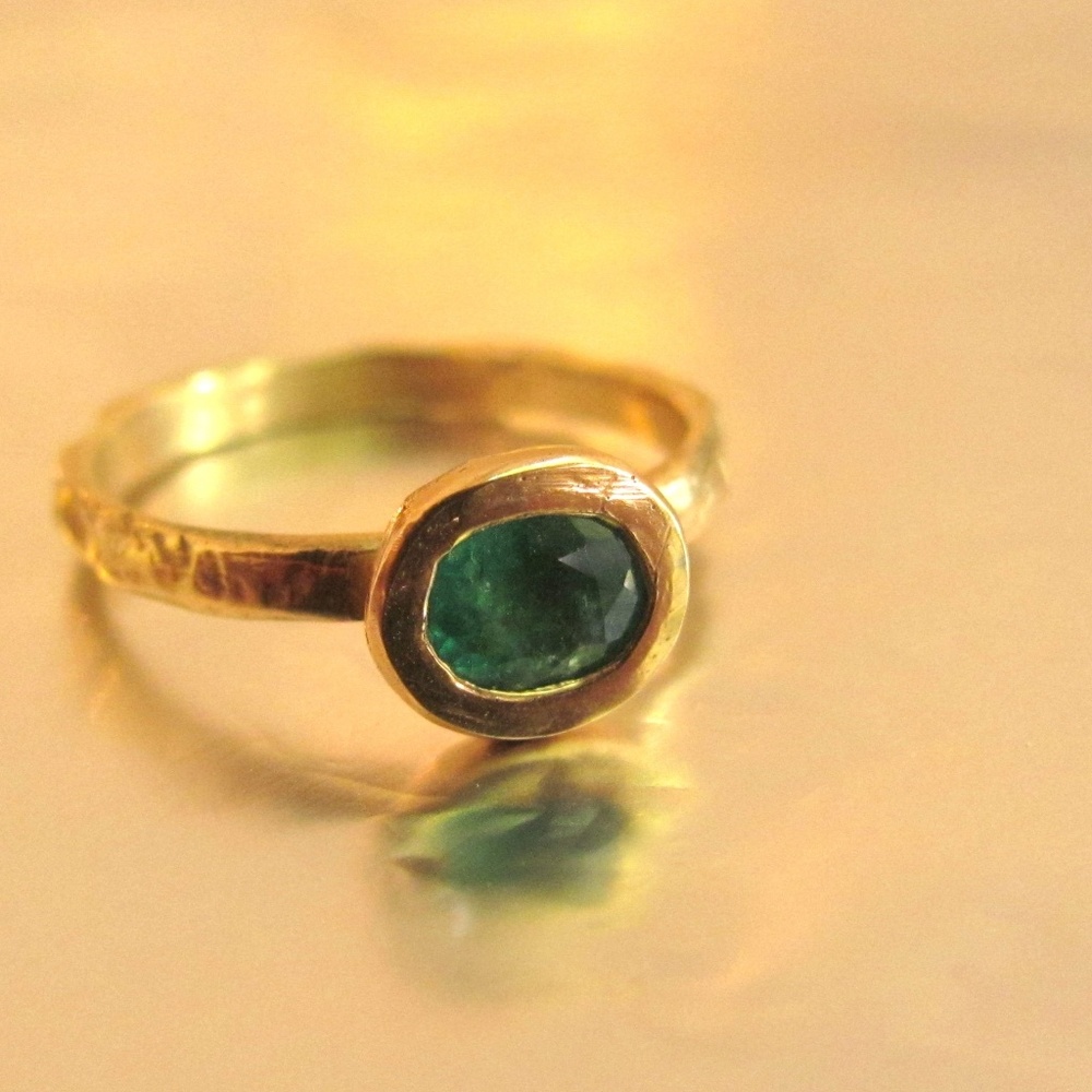 Emerald ring. Gold Emerald ring.